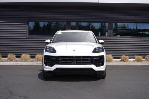 2025 Porsche Cayenne GTS