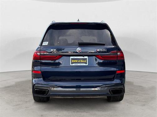 2022 BMW X7 M50i