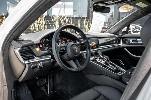 2022 Porsche Panamera GTS