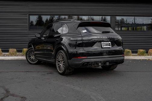 2023 Porsche Cayenne Platinum Edition