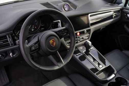 2023 Porsche Macan T