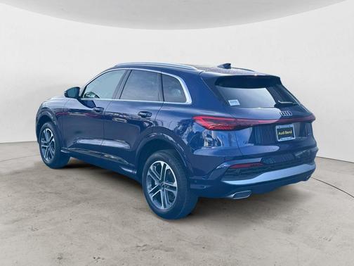 Navarra Blue Metallic 2025 Audi Q5 2.0T quattro Premium