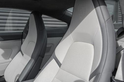 2025 Porsche 911 Carrera