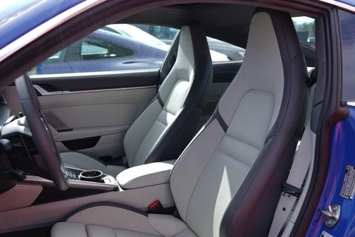 2025 Porsche 911 Carrera