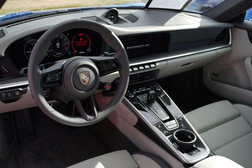 2025 Porsche 911 Carrera