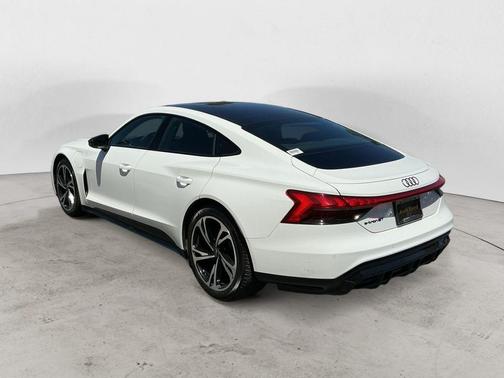 Ibis White 2022 Audi e-tron GT Premium Plus