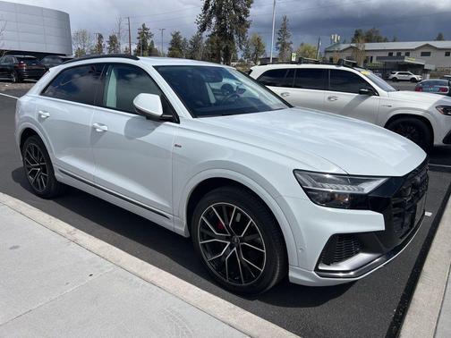 Glacier White Metallic 2023 Audi Q8 55 Premium