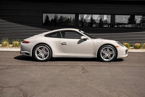 2019 Porsche 911 Carrera 4