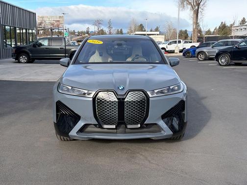 2025 BMW iX xDrive50