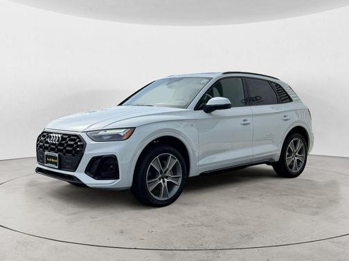 Glacier White Metallic 2025 Audi Q5 45 S line quattro Premium