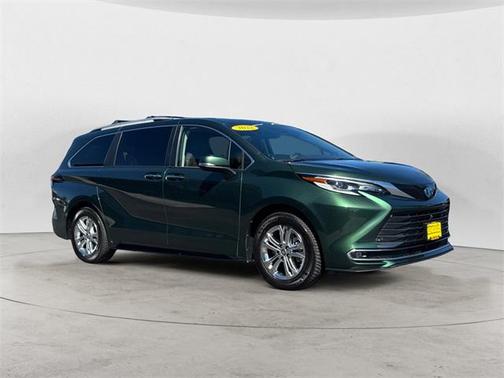 2022 Toyota Sienna Platinum 7 Passenger