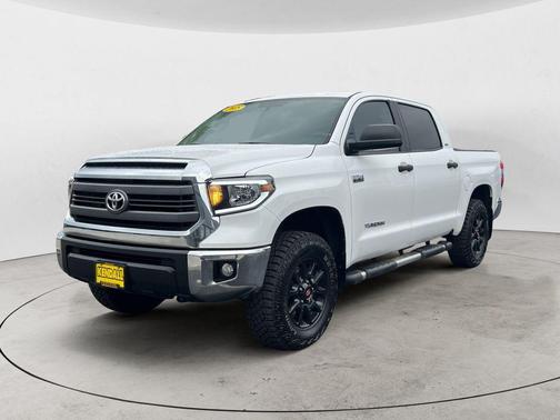 Super White 2015 Toyota Tundra SR5