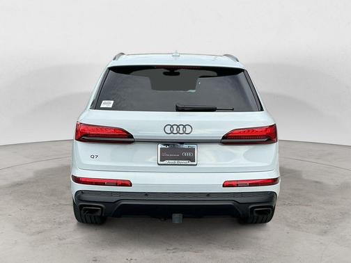 Glacier White Metallic 2025 Audi Q7 45 Premium