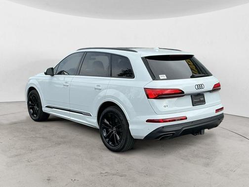 Glacier White Metallic 2025 Audi Q7 45 Premium