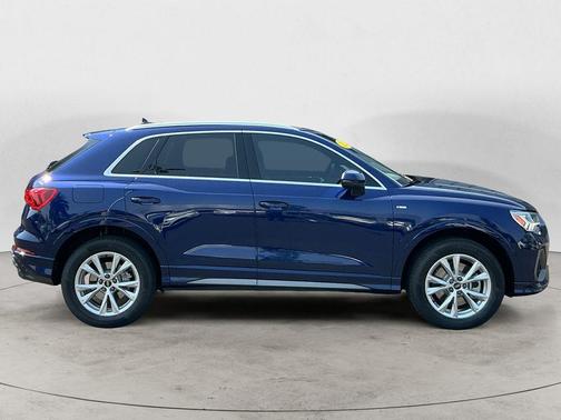 Navarra Blue Metallic 2022 Audi Q3 45 S line Premium Plus
