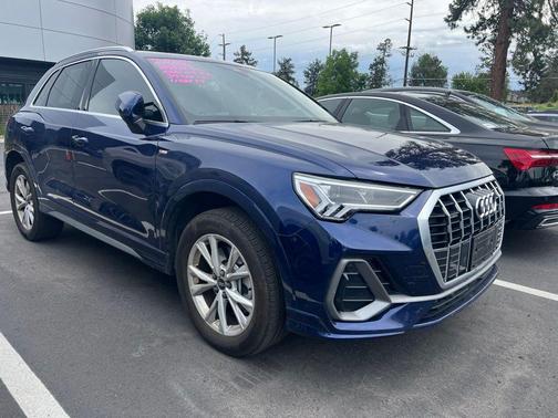 Navarra Blue Metallic 2022 Audi Q3 45 S line Premium