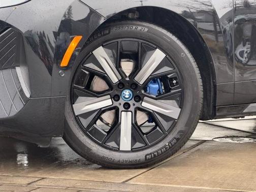 2025 BMW iX xDrive50
