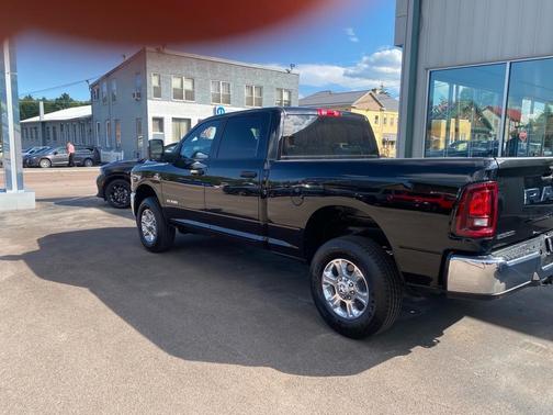 2025 RAM 2500 Big Horn Crew Cab 4x4 6'4' Box