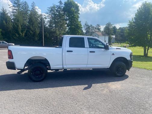 2025 RAM 2500 Tradesman Crew Cab 4x4 6'4' Box