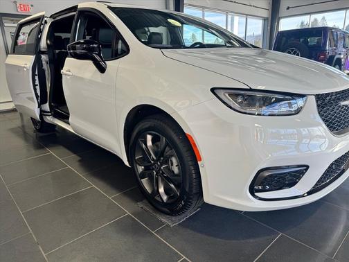 2026 Chrysler Pacifica L