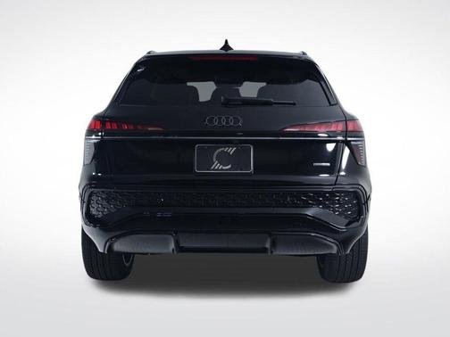 Mythos Black Metallic 2026 Audi Q3 S line