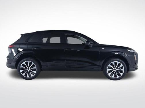 Mythos Black Metallic 2026 Audi Q3 S line
