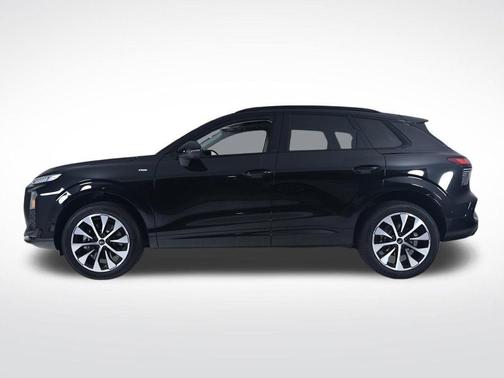 Mythos Black Metallic 2026 Audi Q3 S line