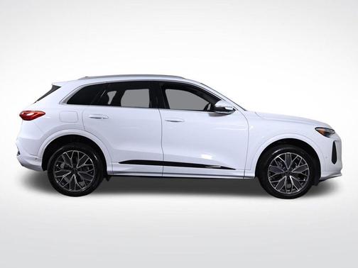 Glacier White Metallic 2025 Audi Q5 2.0T quattro Premium