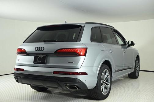2025 Audi Q7 45 Premium