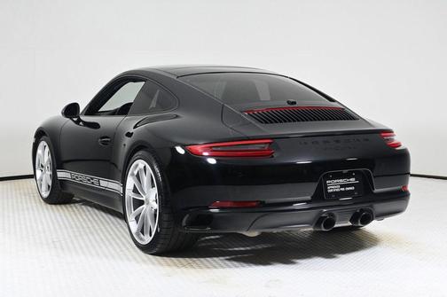 2019 Porsche 911 Carrera