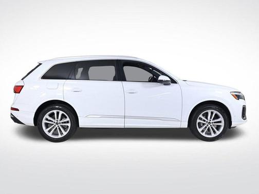 2025 Audi Q7 45 Premium Plus