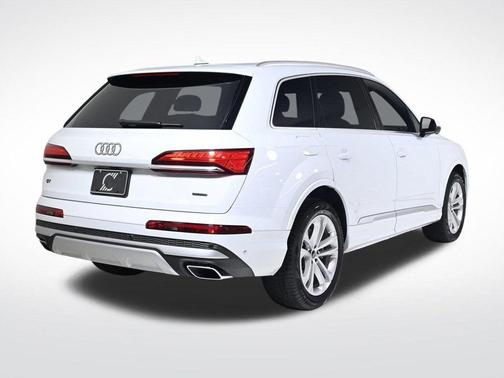 2025 Audi Q7 45 Premium Plus