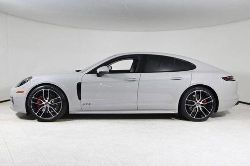2022 Porsche Panamera GTS