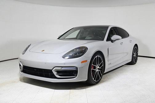 2022 Porsche Panamera GTS