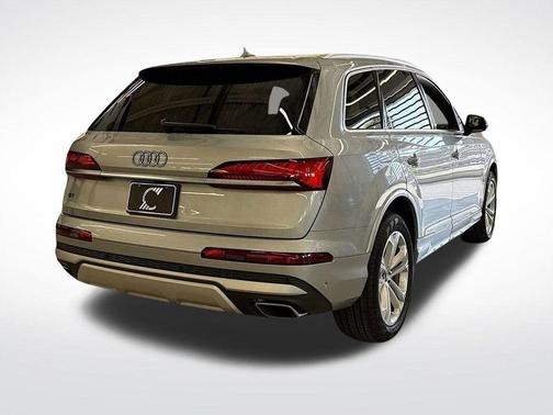 2025 Audi Q7 45 Premium Plus