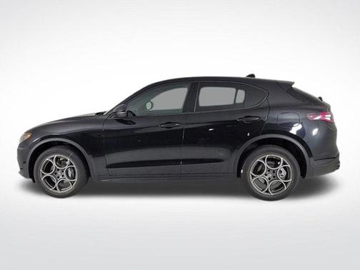 2025 Alfa Romeo Stelvio Base