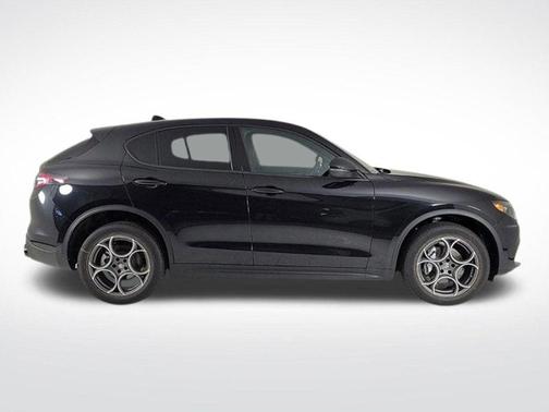 2025 Alfa Romeo Stelvio Base
