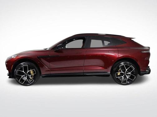 2025 Aston Martin DBX 707