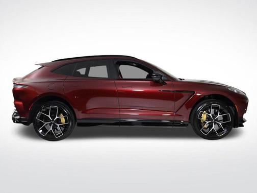 2025 Aston Martin DBX 707