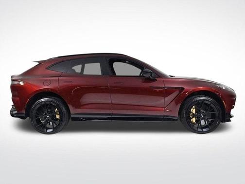 2025 Aston Martin DBX 707