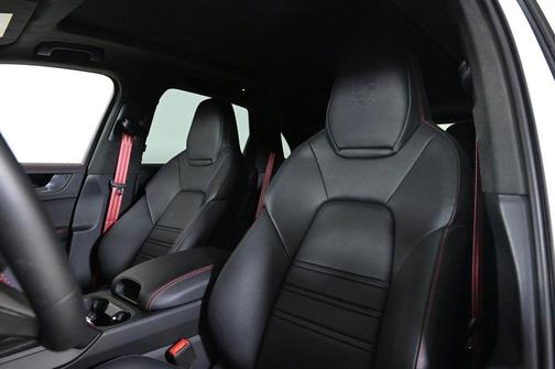 2025 Porsche Cayenne GTS