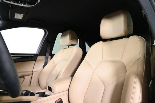 2022 Porsche Macan Base
