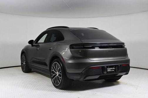 2025 Porsche Macan 4