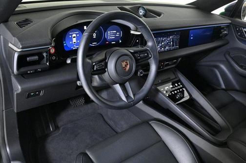 2025 Porsche Macan 4