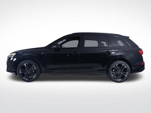 Mythos Black Metallic 2026 Audi Q7 PLUS