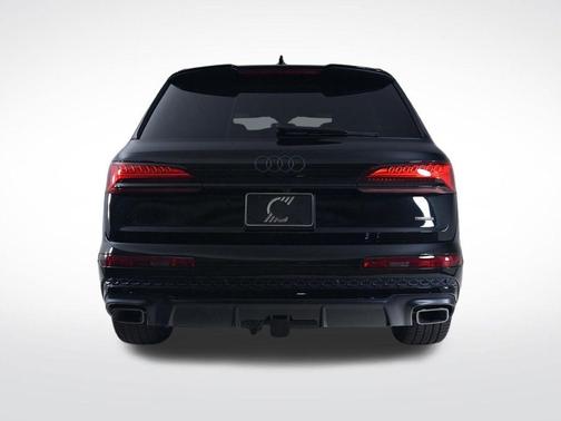 Mythos Black Metallic 2026 Audi Q7 PLUS