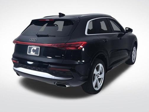 Mythos Black Metallic 2026 Audi Q5 PLUS