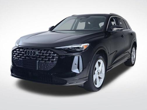 Mythos Black Metallic 2026 Audi Q5 PLUS