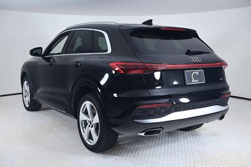 Mythos Black Metallic 2026 Audi Q5 PLUS