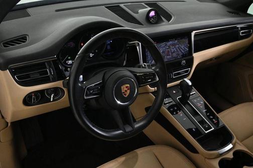2023 Porsche Macan T